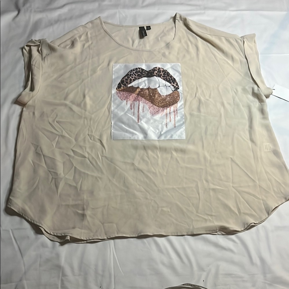 NWT Trende Lip Top